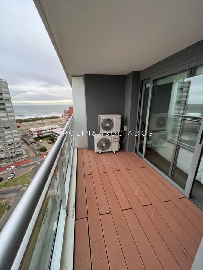 Apartamento en venta de 1 dormitorio y medio en Punta del Este.