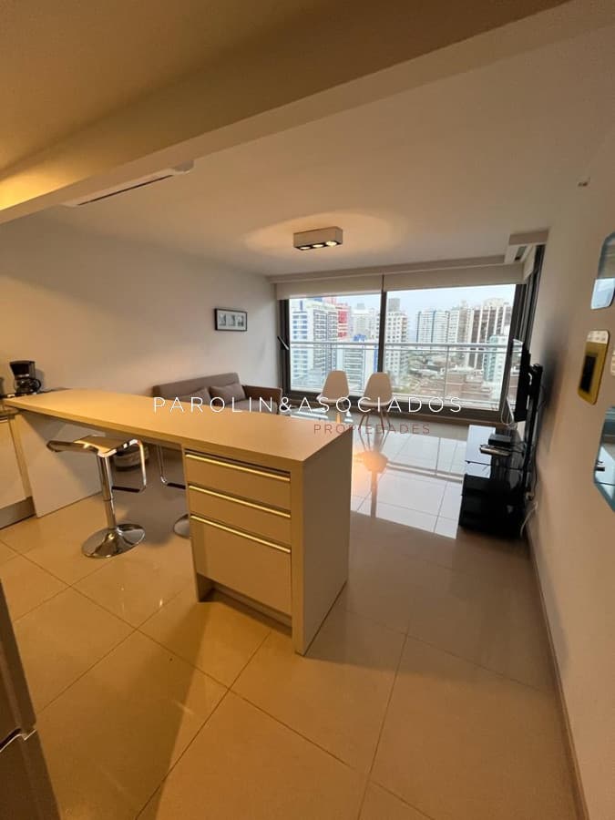 Apartamento en venta de 1 dormitorio y medio en Punta del Este.