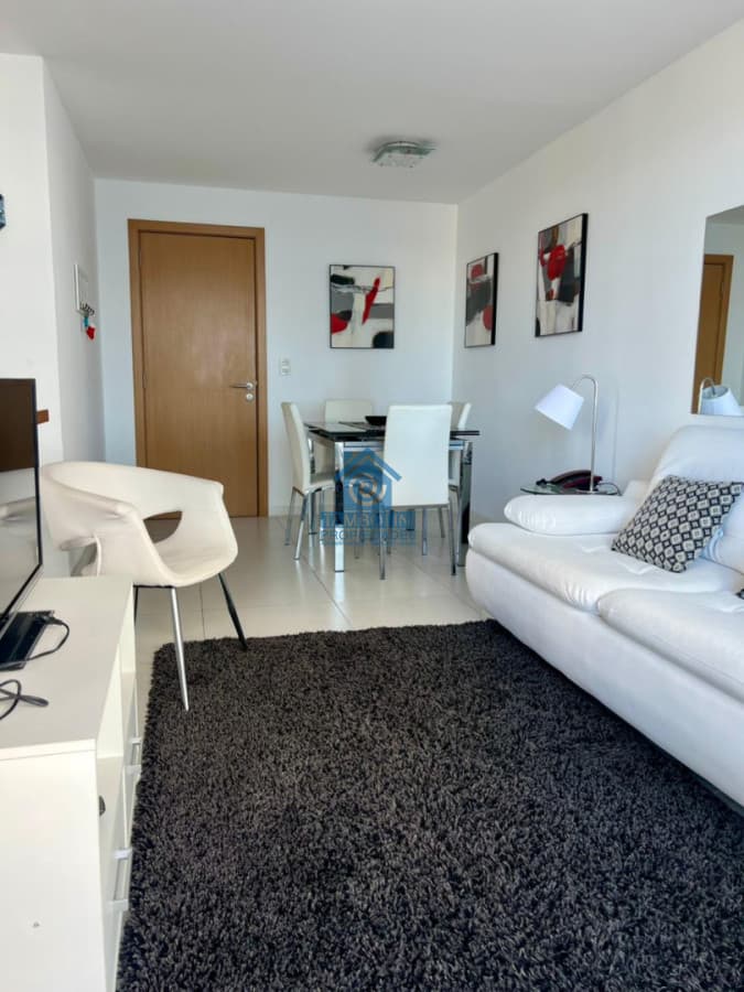 Un dormitorio con excelente ubicación sobre Roosevelt  -