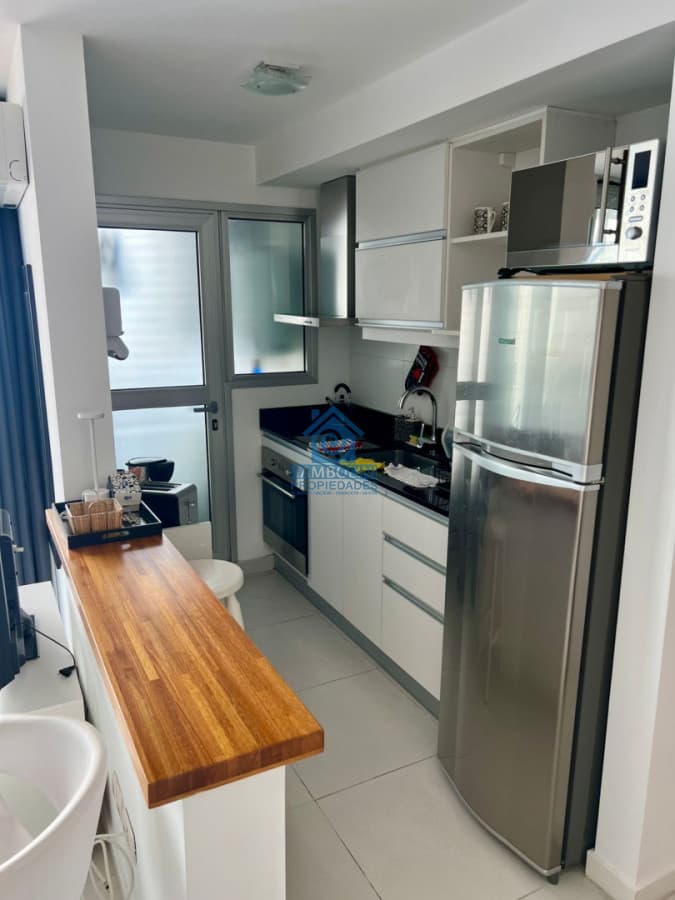 Un dormitorio con excelente ubicación sobre Roosevelt  -