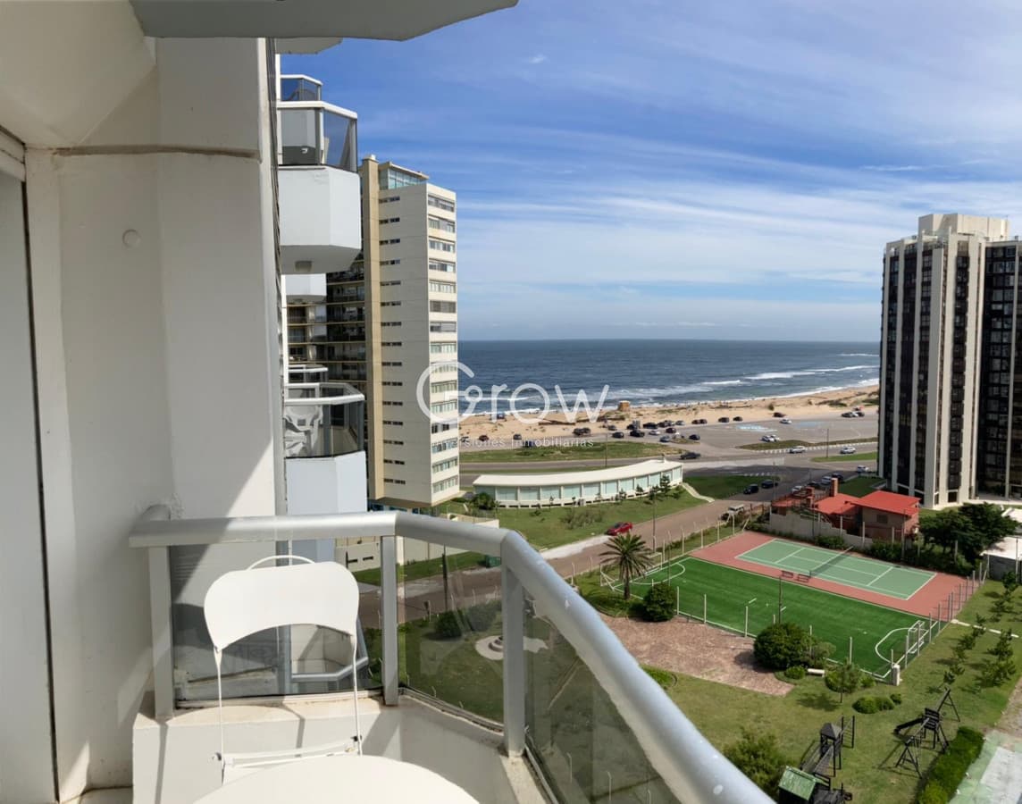 Frente a Playa Brava