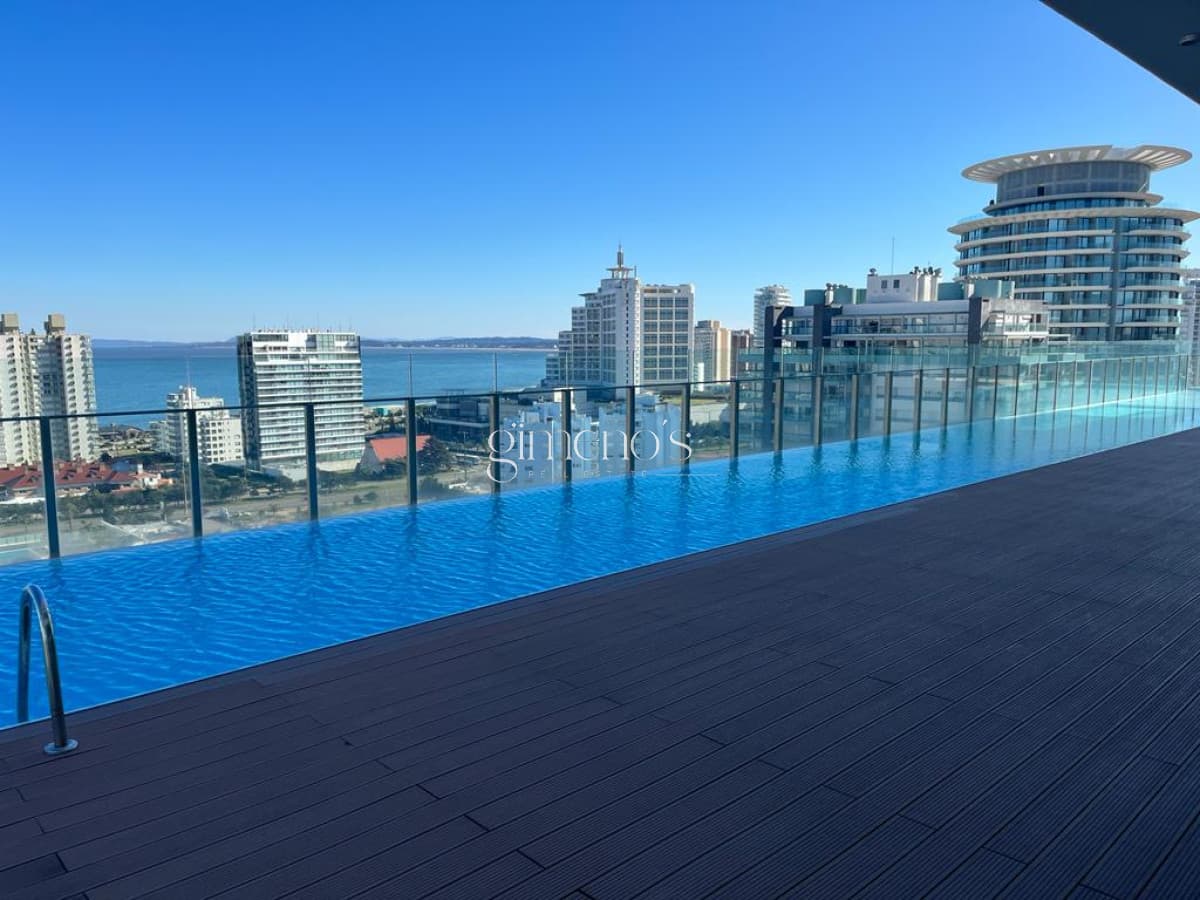 Vista a Playa Mansa un dormitorio y medio en Venta