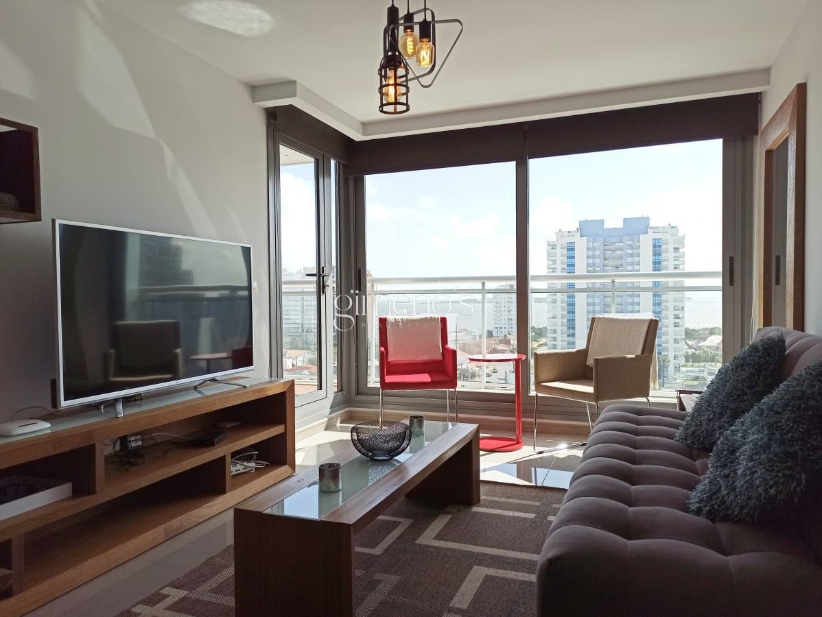 Vista a Playa Mansa un dormitorio y medio en Venta