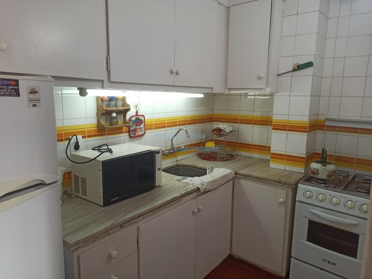 Cálido apartamento zona de jardines y a  metros del mar y centro comercial. - Inmobiliaria Playa del Este