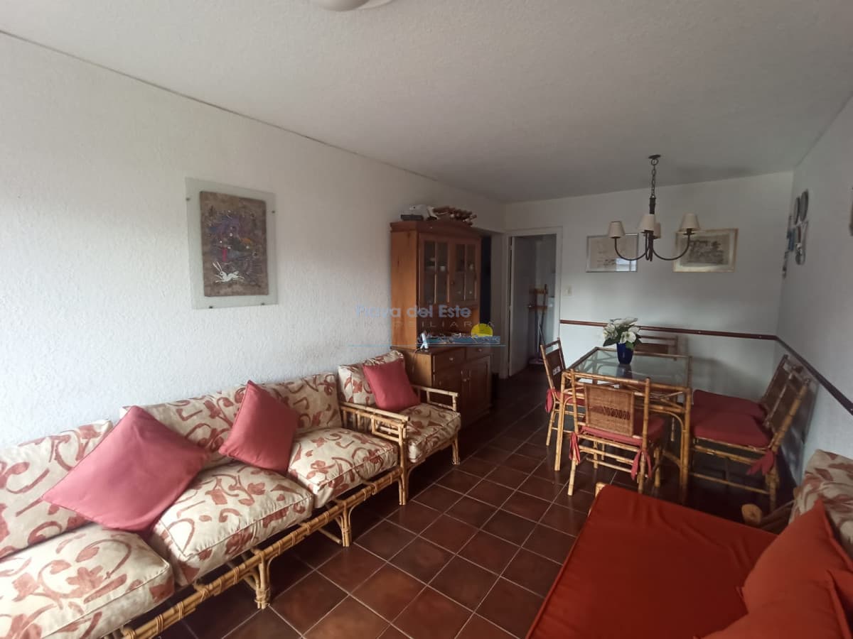 Cálido apartamento zona de jardines y a  metros del mar y centro comercial. - Inmobiliaria Playa del Este