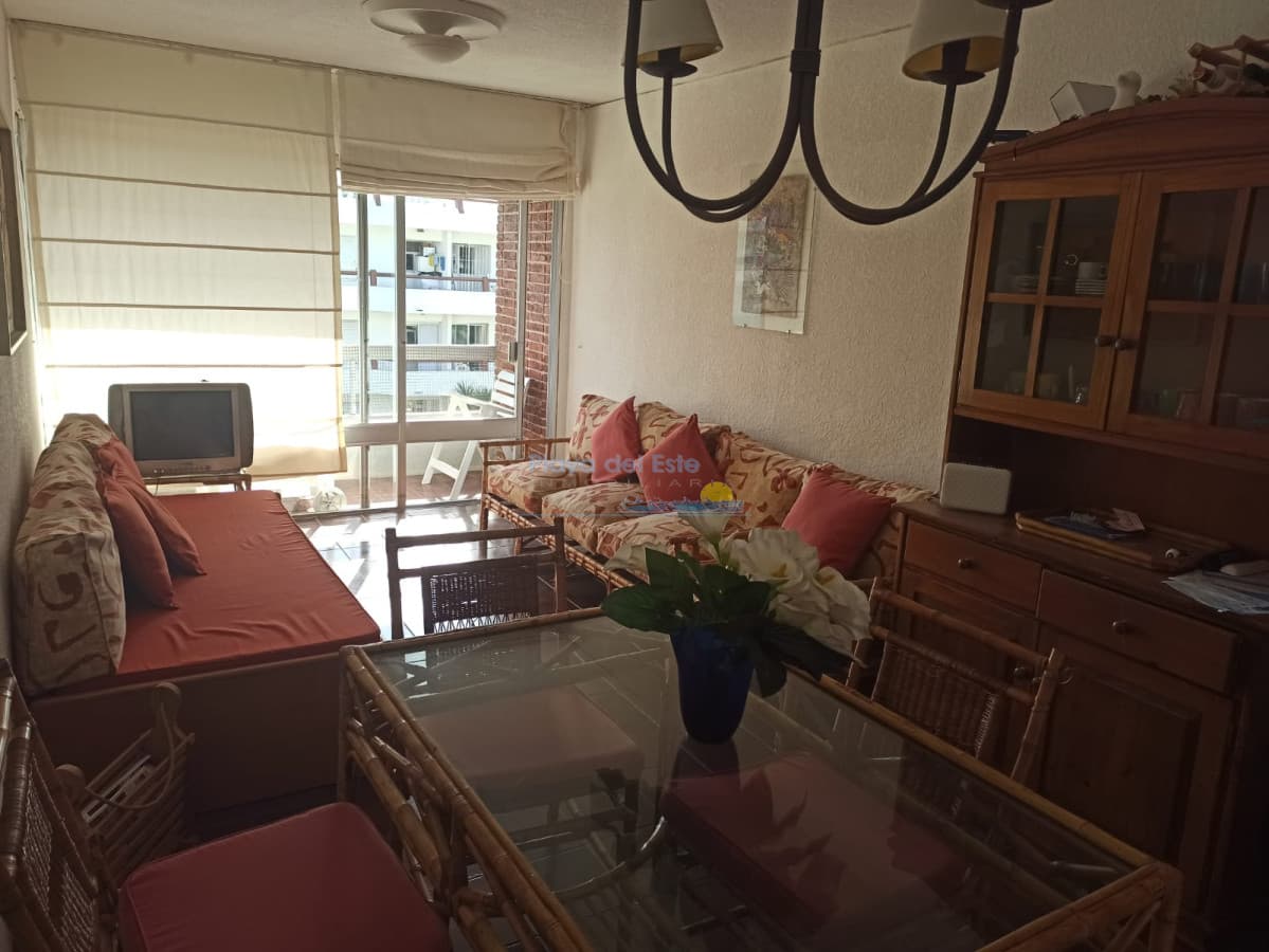 Cálido apartamento zona de jardines y a  metros del mar y centro comercial. - Inmobiliaria Playa del Este