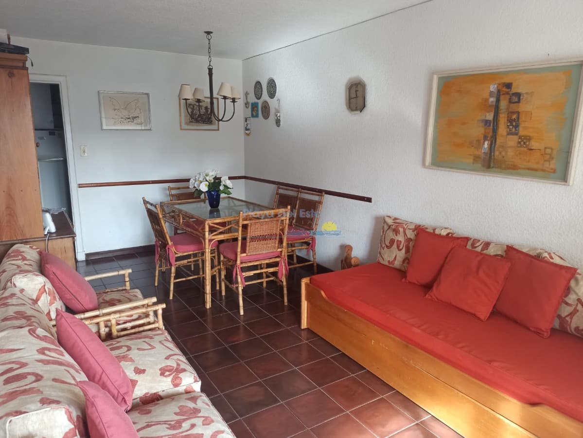 Cálido apartamento zona de jardines y a  metros del mar y centro comercial. - Inmobiliaria Playa del Este