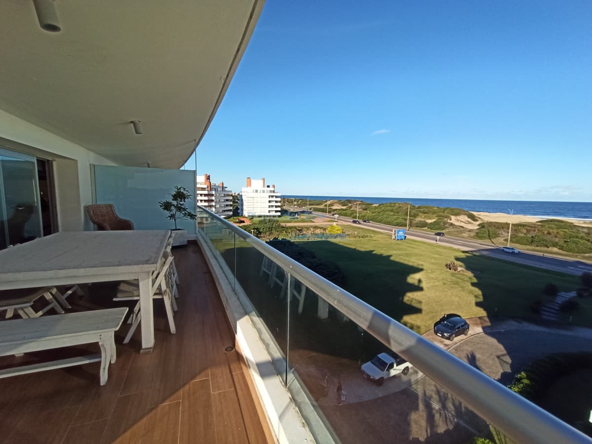 Amplio Penthouse con hermosa vista al mar y amplios espacios - Inmobiliaria Playa del Este