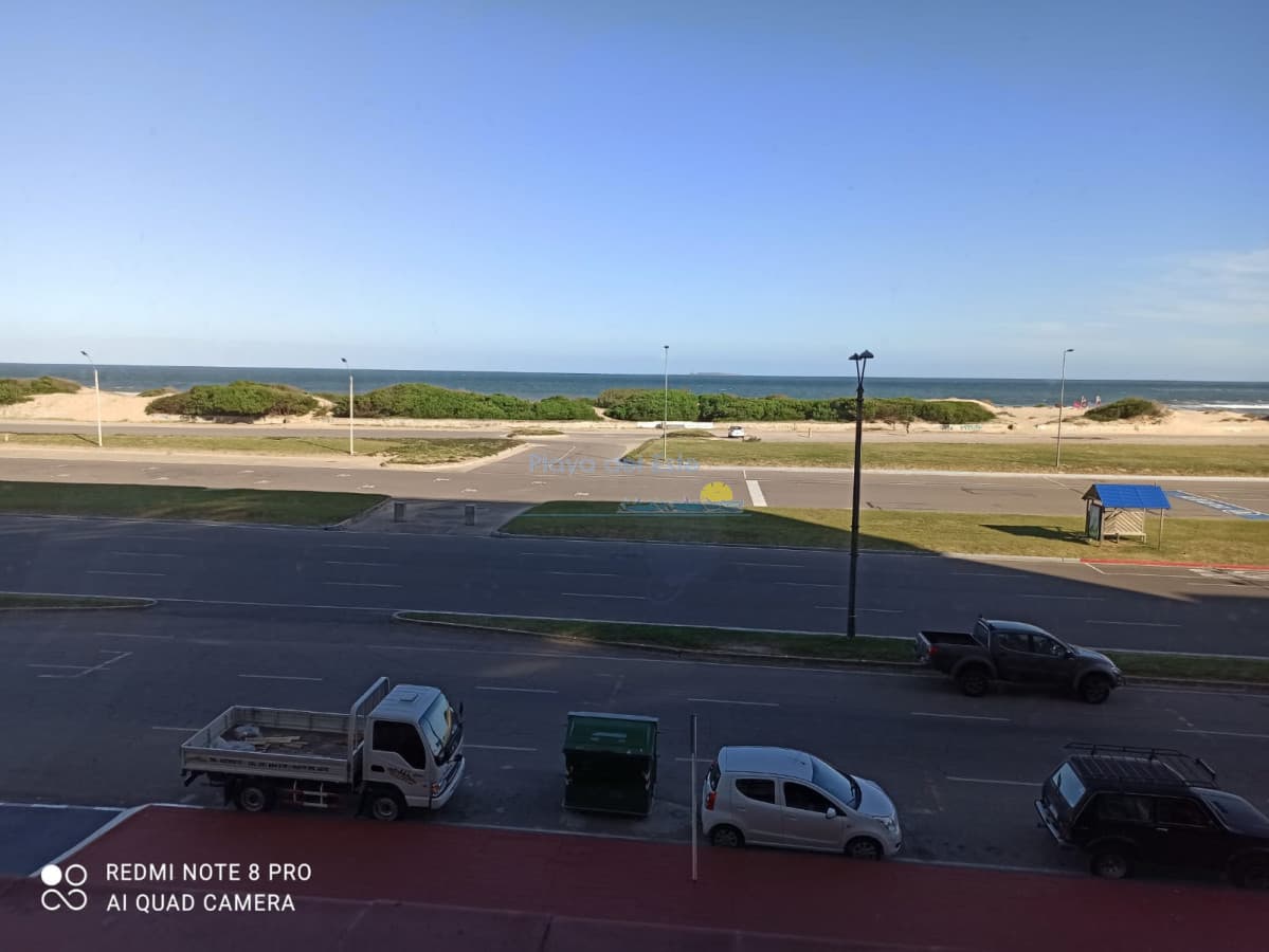 PARA DISFRUTAR LA MEJOR VISTA DE PLAYA BRAVA - Inmobiliaria Playa del Este