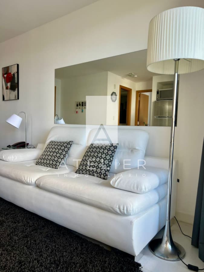 Un dormitorio con excelente ubicación sobre Roosevelt