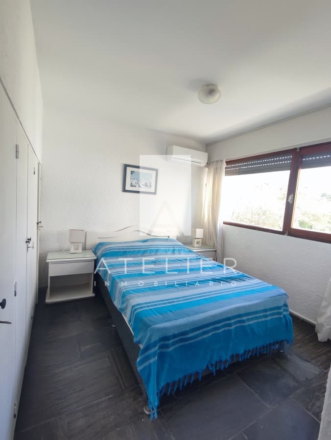 Venta de apartamento en edificio frente al mar en Playa Brava, Punta del Este