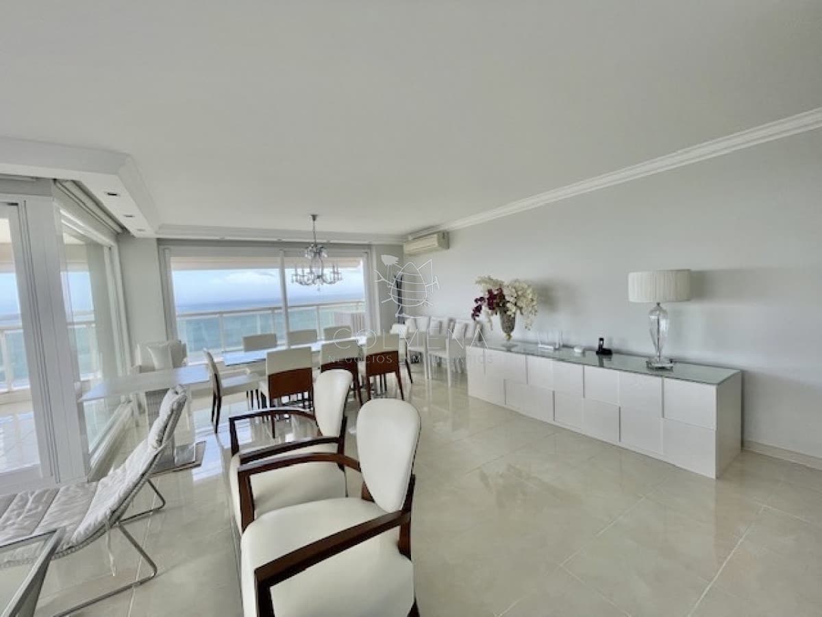 Apartamento en torre de categoría
