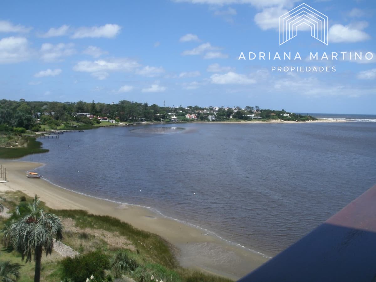 ALQUILER VENTA LA BARRA DEPARTAMENTO PENT HOUSE PISCINA PARRILLERO 3 DORMITORIOS 4 BAÑOS DEPENDENCIA DE SERVICIO TERRAZA