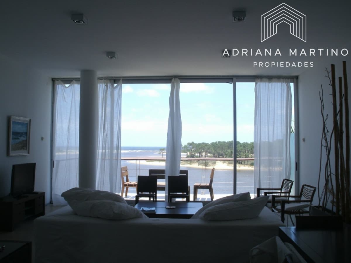 ALQUILER VENTA LA BARRA DEPARTAMENTO PENT HOUSE PISCINA PARRILLERO 3 DORMITORIOS 4 BAÑOS DEPENDENCIA DE SERVICIO TERRAZA