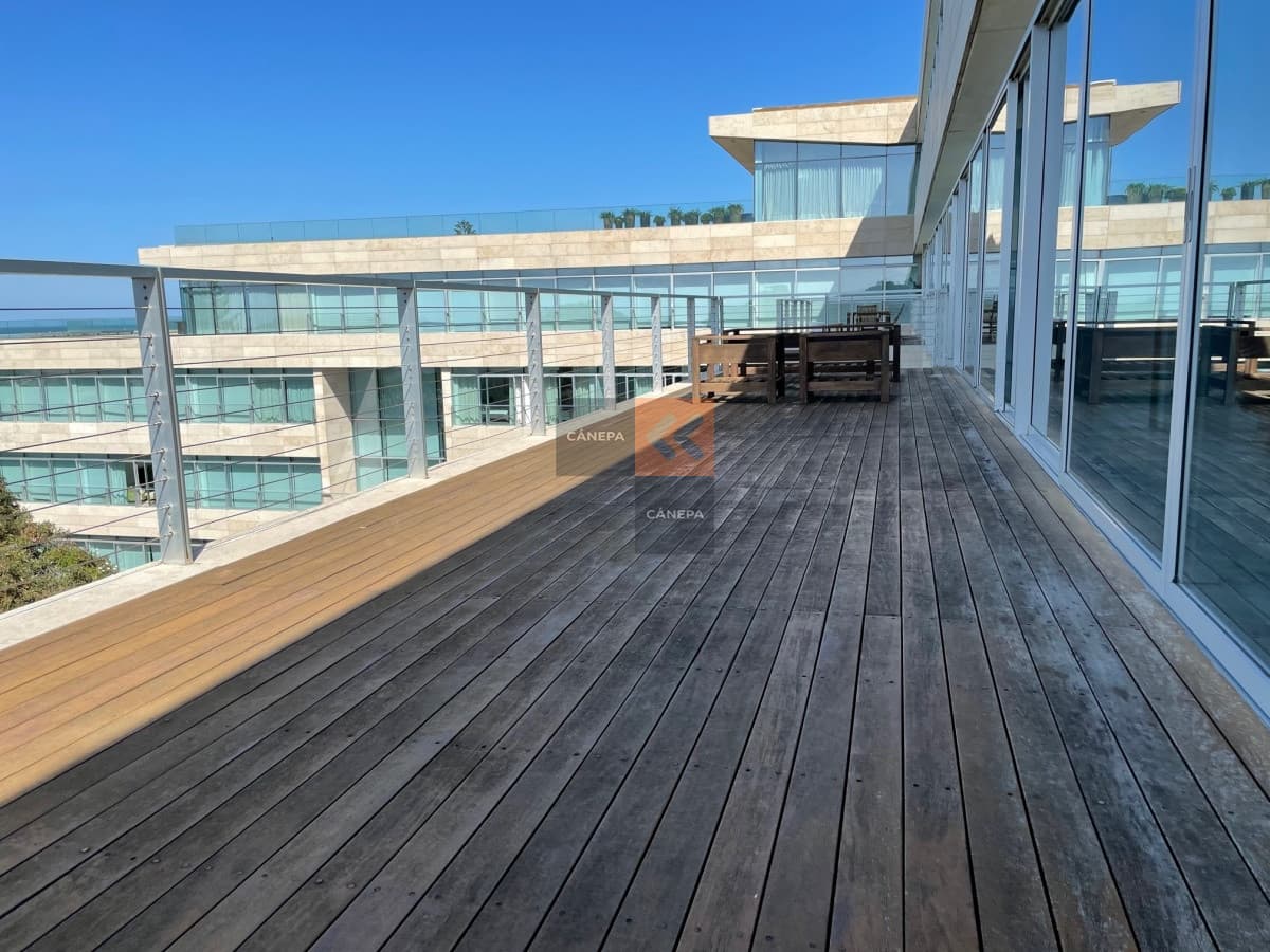 Muy buen apartamento sobre la Brava