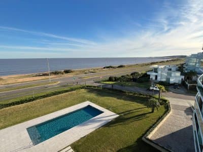 Apartamento en alquiler temporario Playa Mansa 2 dormitorios  -