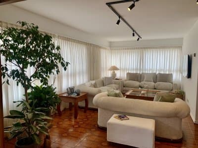 En venta apartamento de 2 mas dep. en Península, Punta del Este  -
