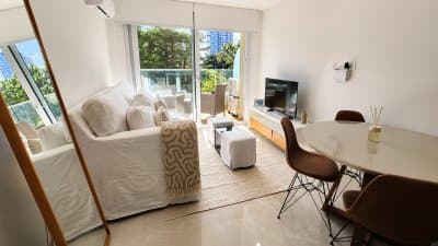 Vende apartamento de 1 dormitorio y medio en Punta del Este   -