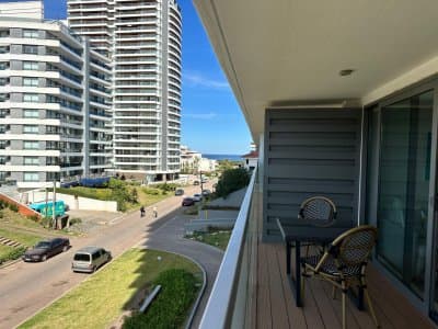 Apartamento ID.3053 - Apartamento de 2 dormitorios con vista frente al mar en edificio Samambai, Playa Mansa , Punta del ese