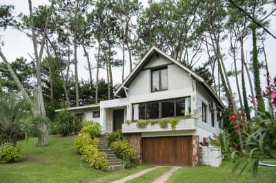 Hermosa casa de solida construcción, en San Rafael.  -