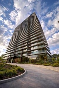 Vende apartamento de 2 dormitorios en Punta del Este, excelente ubicación   -