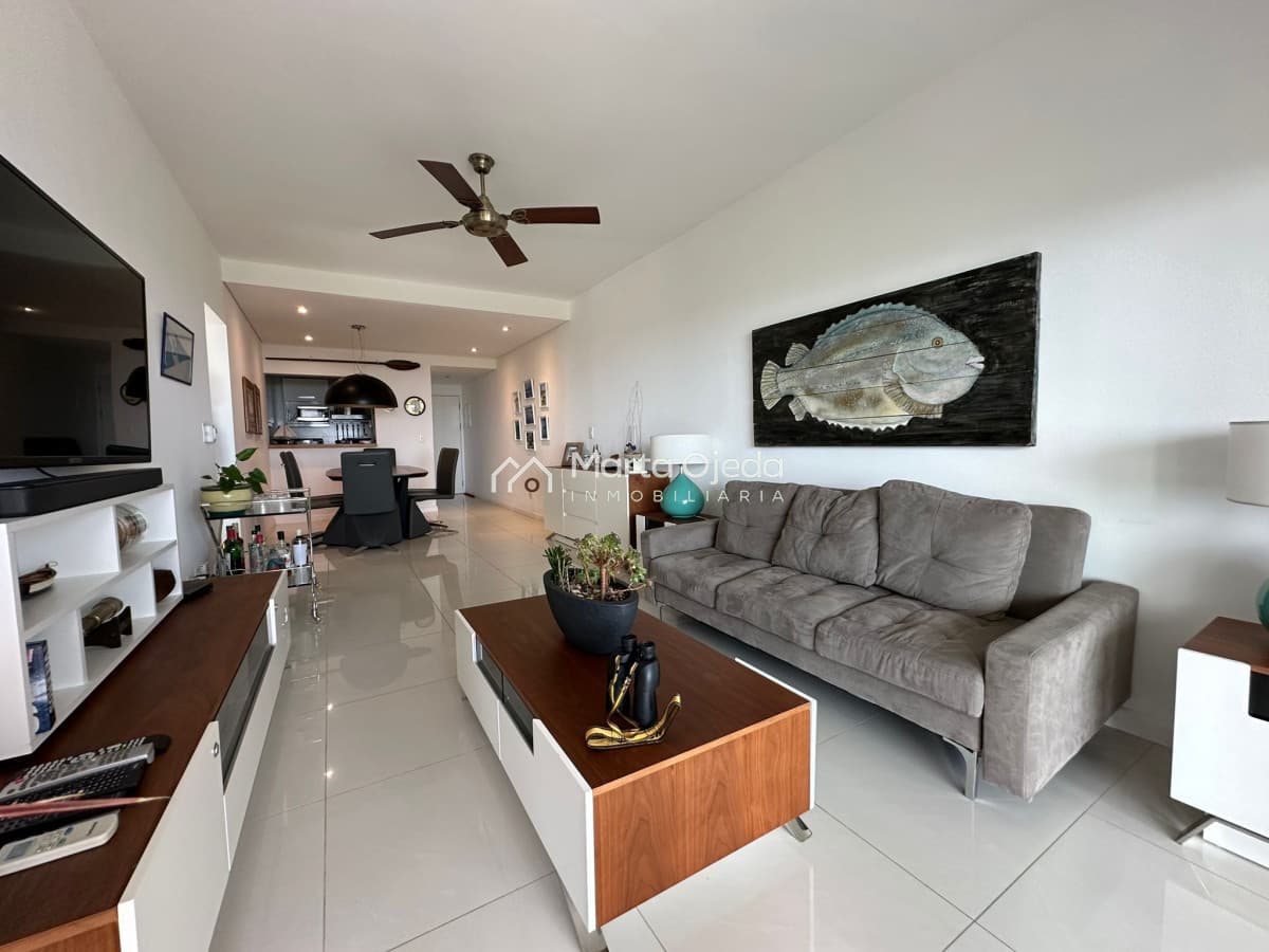 Apartamento ID.41535 - Vende departamento en Azure tower, playa mansa de 2 dormitorios, con vista al mar, Punta del Este