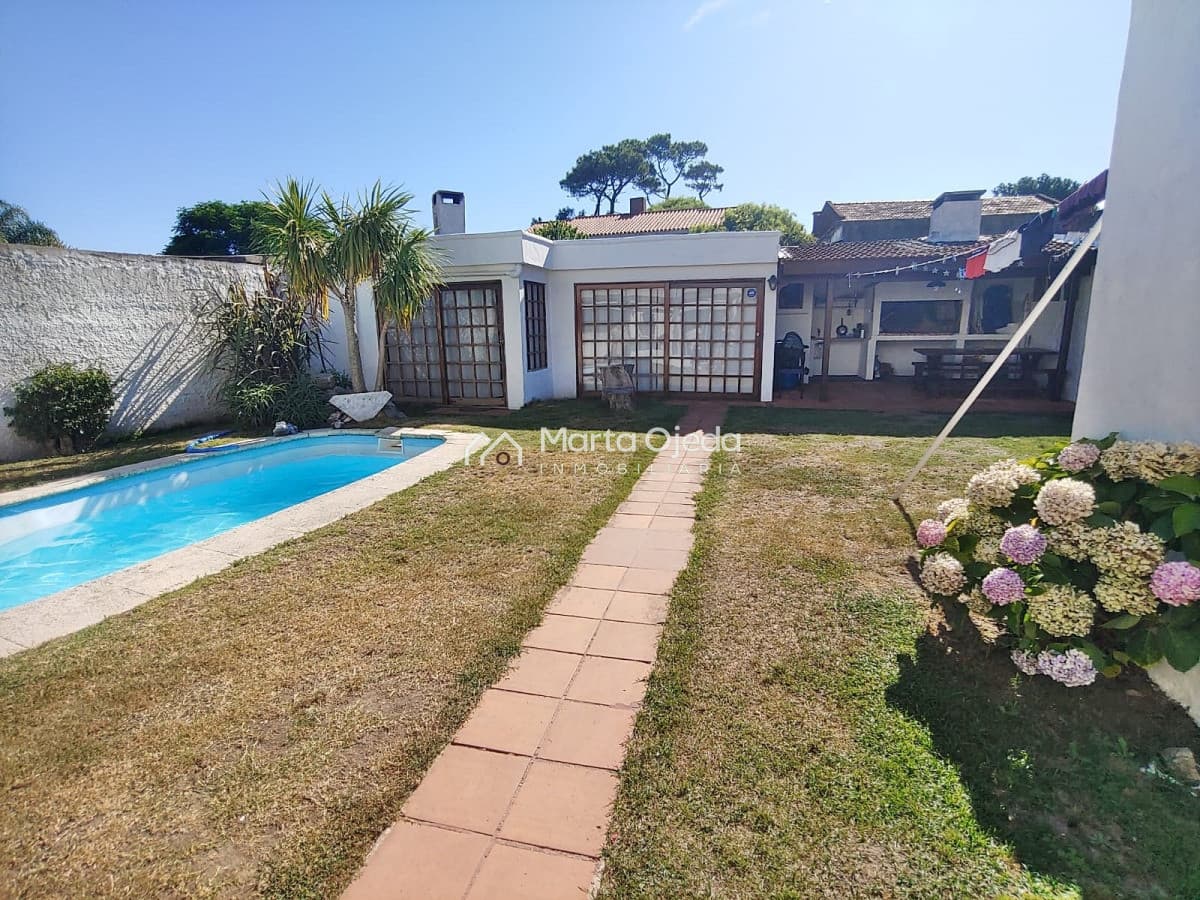 Casa ID.41368 - En venta casa de 4 dormitorios con piscina y parrillero en Las Delicias, Maldonado