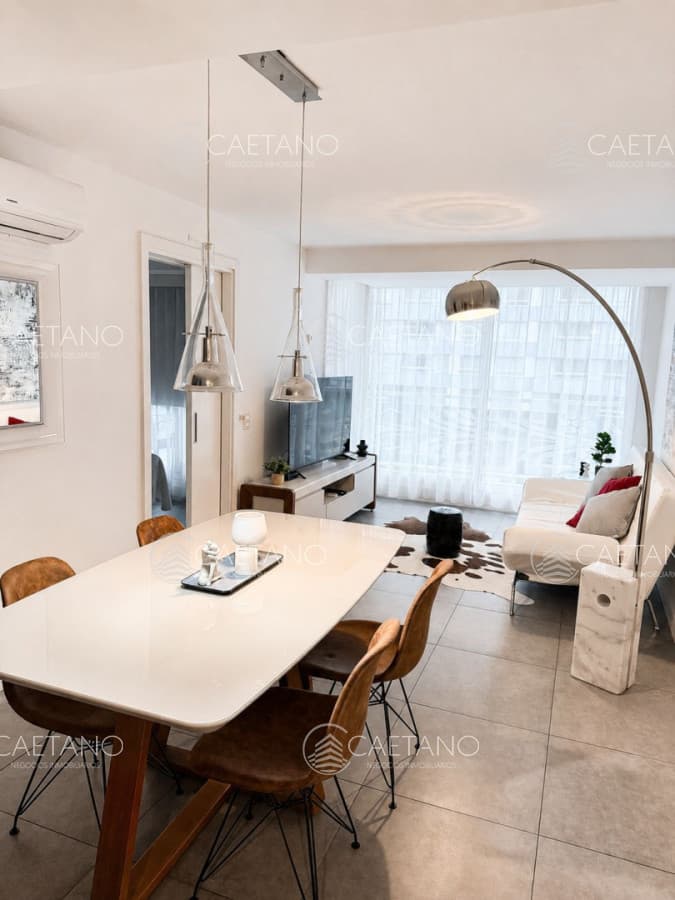 Apartamento en venta de 1 dormitorios a pasos del shopping en Punta del Este.