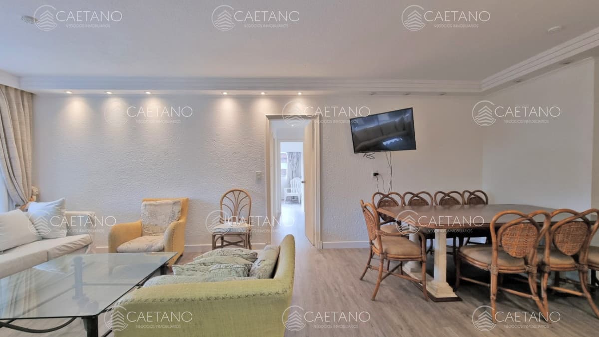Vende departamento de 2 dormitorios en Mansa - Punta del Este
