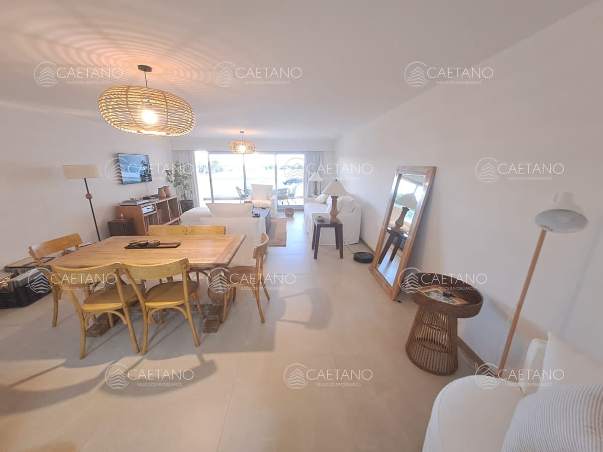 Departamento de 2 dormitorios en venta, Playa Brava, Punta del Este. Silente