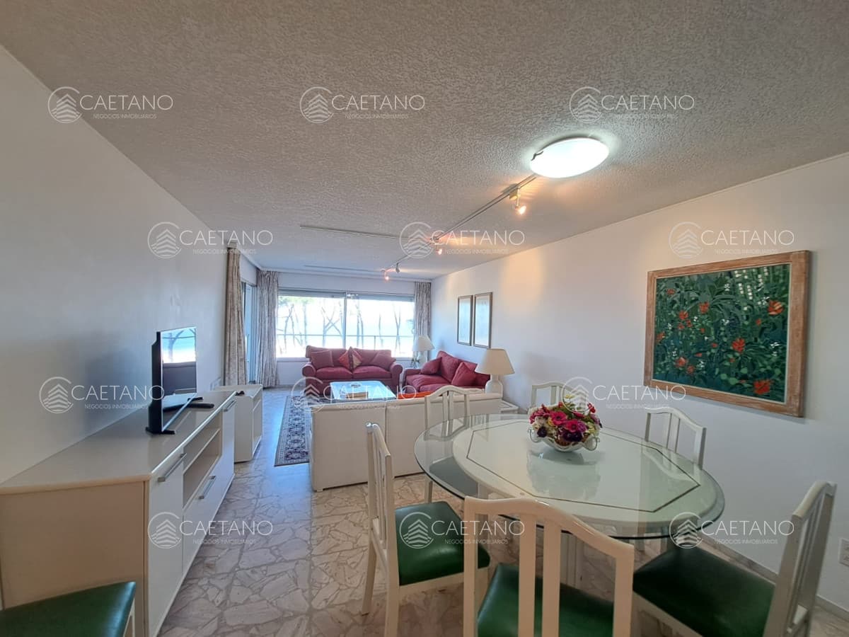 IMARANGATU, APARTAMENTO DE 2 DORMITORIOS, PLAYA MANSA, PRIMERA LINEA, PARADAS
