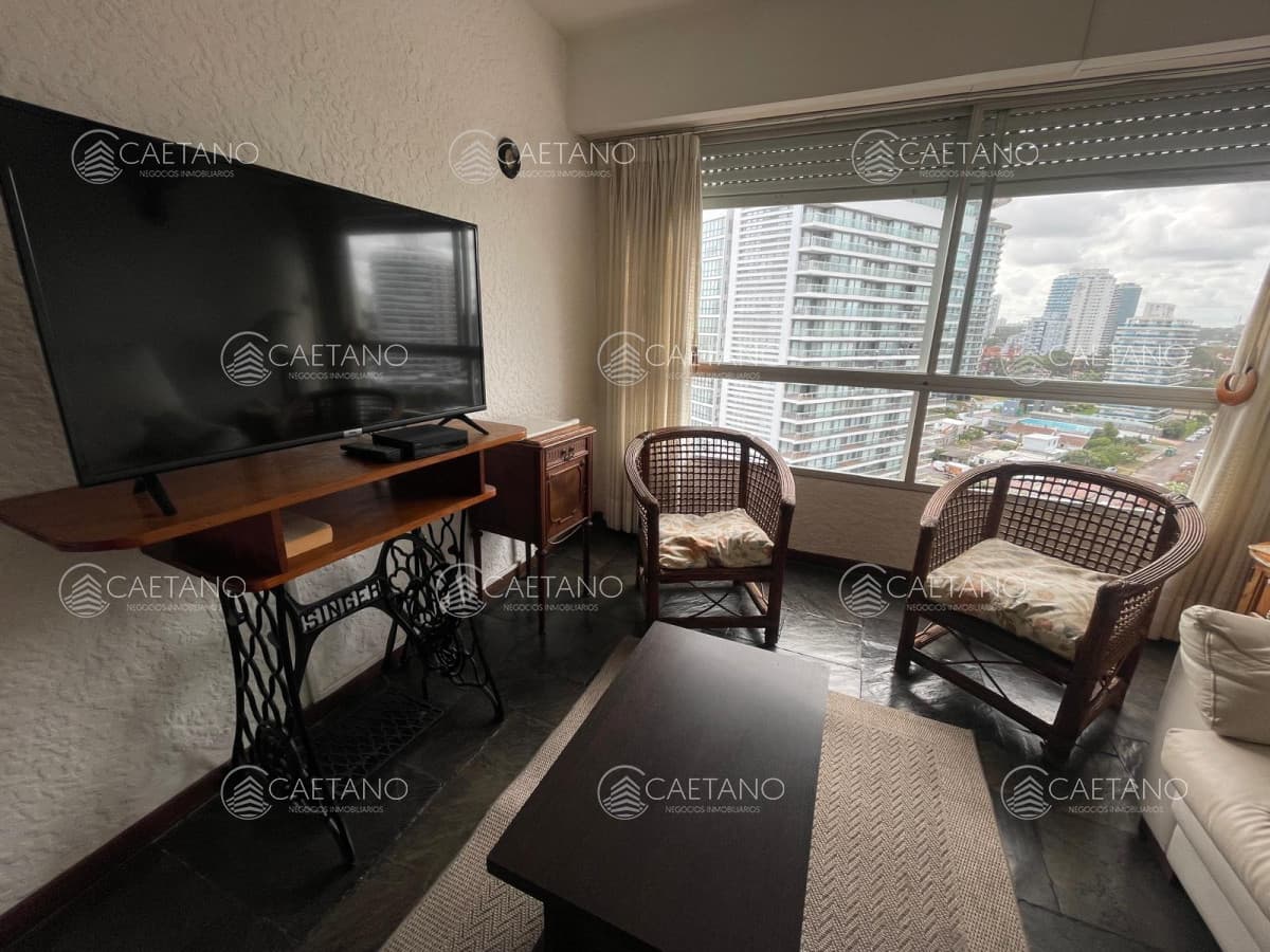 Departamento en venta en Brava - Punta del Este de 1 dormitorio y medio.