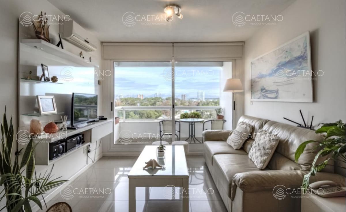 En venta apartamento de 2 dormitorios en Jardines de la Sierra, en Punta del Este