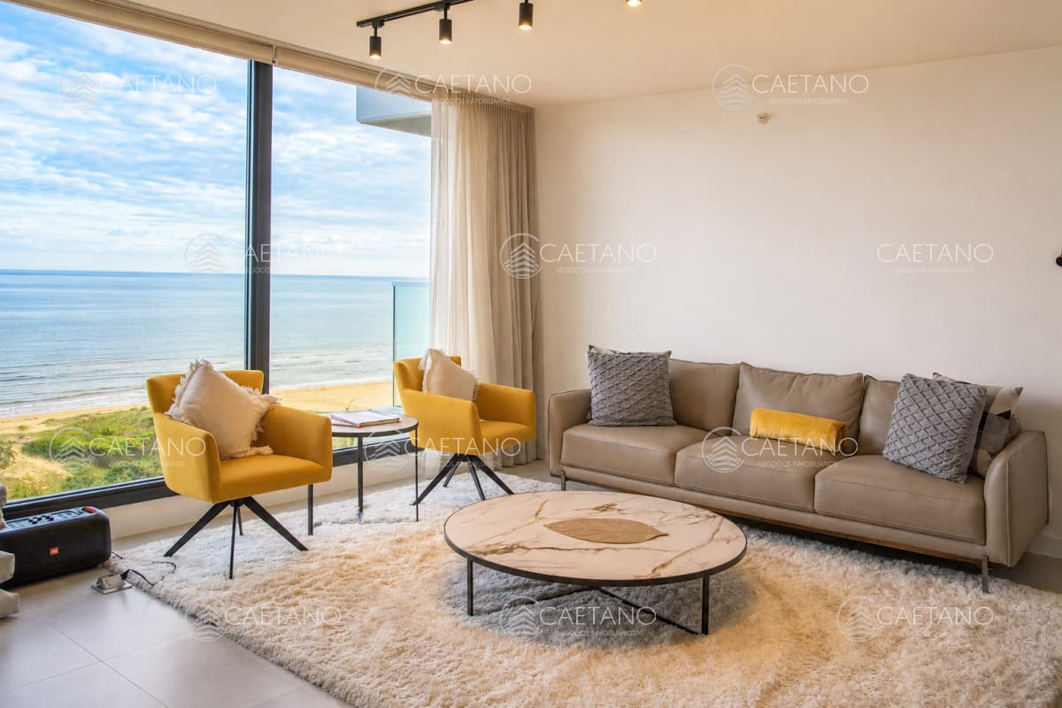 Departamento con vista al mar, en el edificio Venetian.