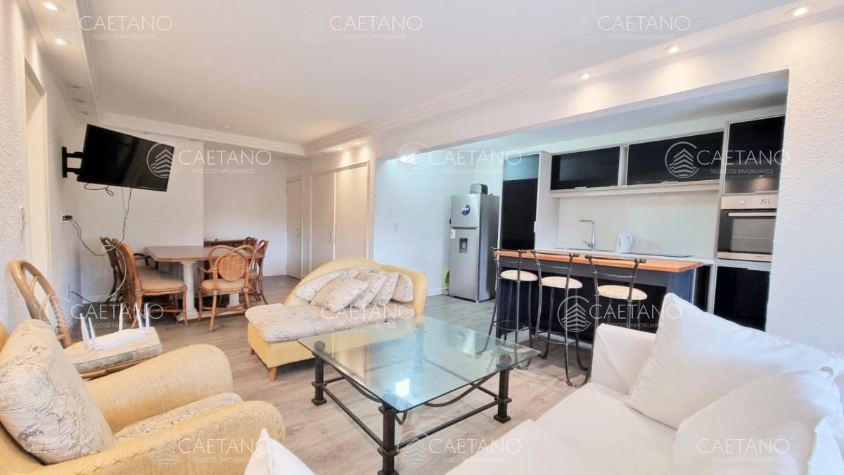 Vende departamento de 2 dormitorios en Mansa - Punta del Este