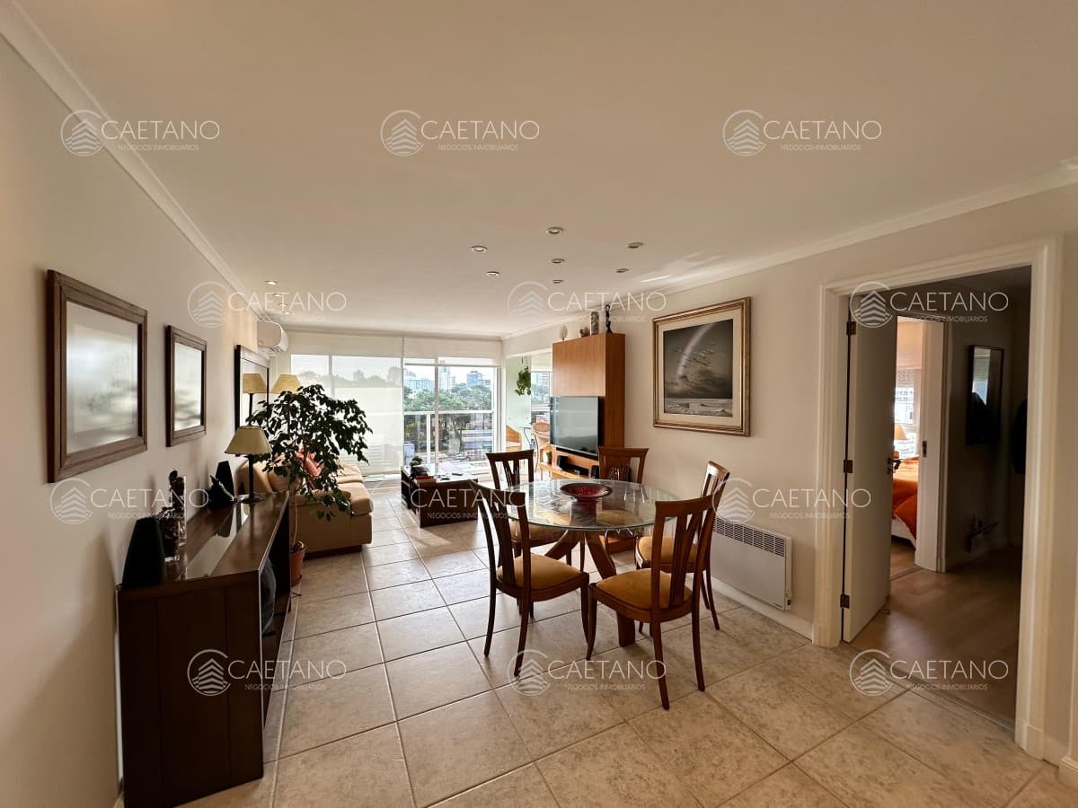 Apartamento de 2 dormitorios y medio en Playa Brava , Punta del este