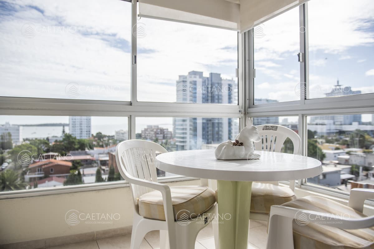 Vende apartamento de 2 dormitorios en Brava Punta del Este