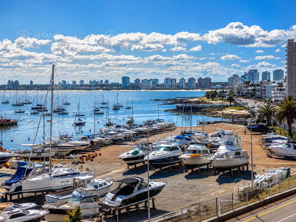 Venta apartamento 3 dormitorios. Puerto, Punta del Este.