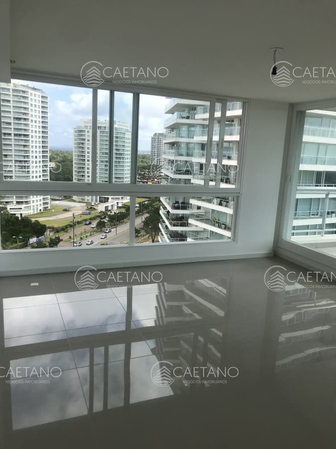 Apartamento en venta, Zona de Playa Brava.