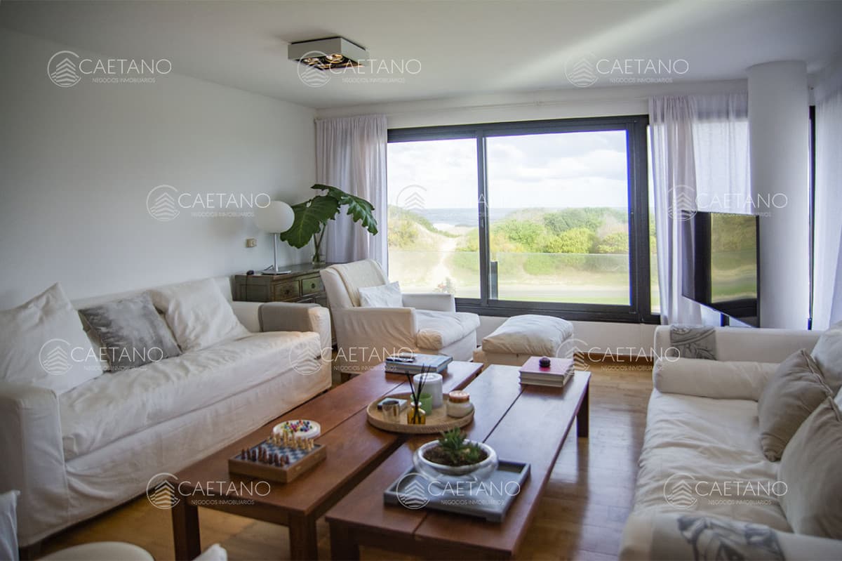 Apartamento de 3 dormitorios ensuite en primera línea Playa Brava Punta del Este
