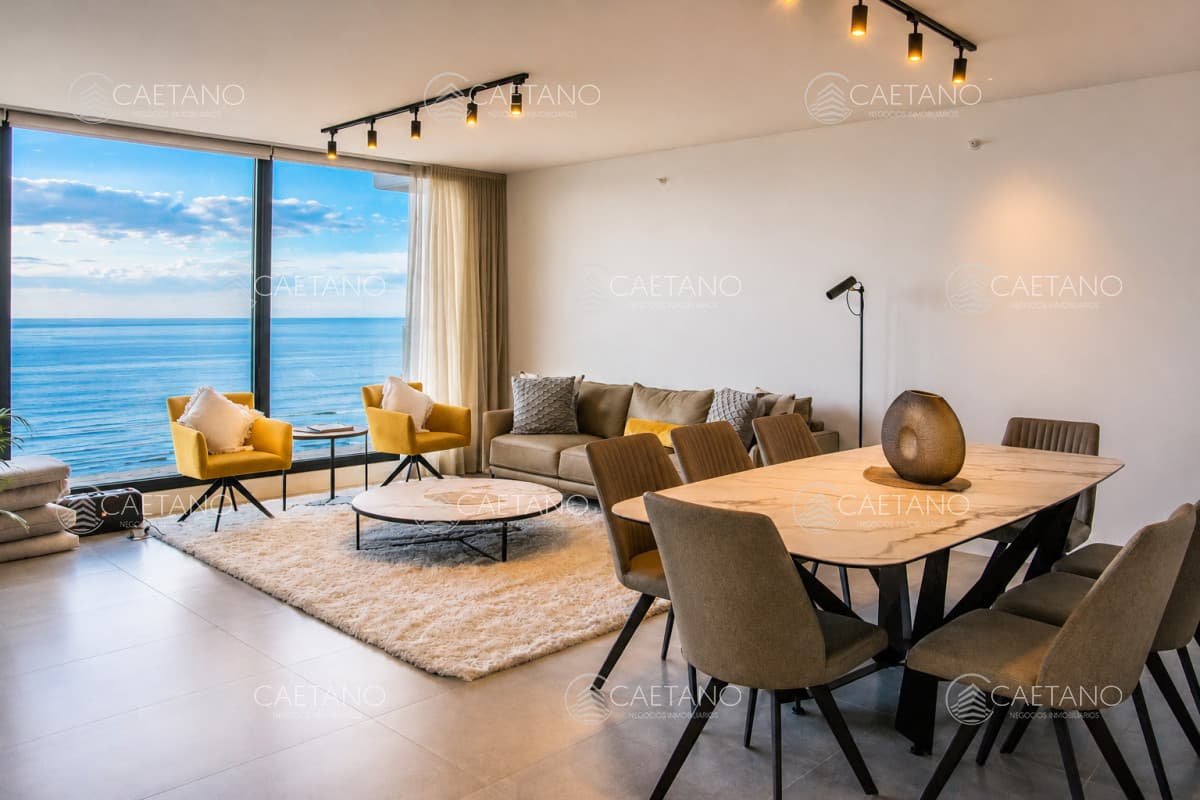 Departamento con vista al mar, en el edificio Venetian.