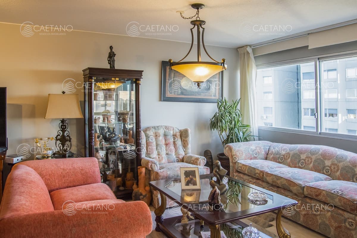 Apartamento en Roosevelt Center de 3 dormitorios mas dependencia
