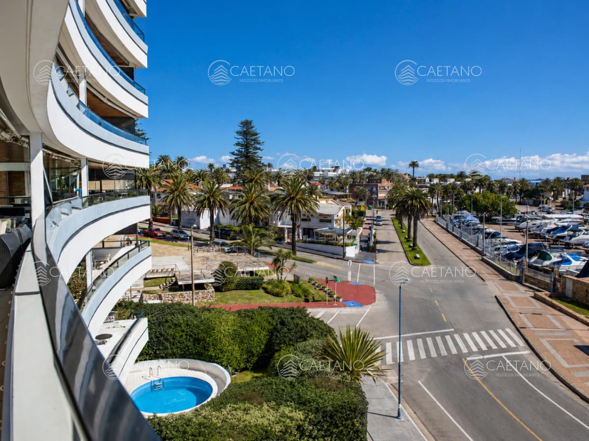 Venta apartamento 3 dormitorios. Puerto, Punta del Este.