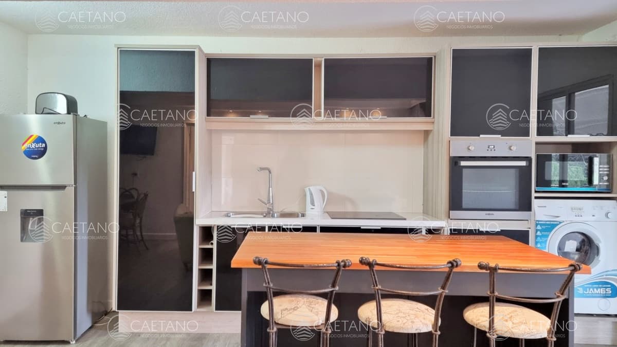 Vende departamento de 2 dormitorios en Mansa - Punta del Este