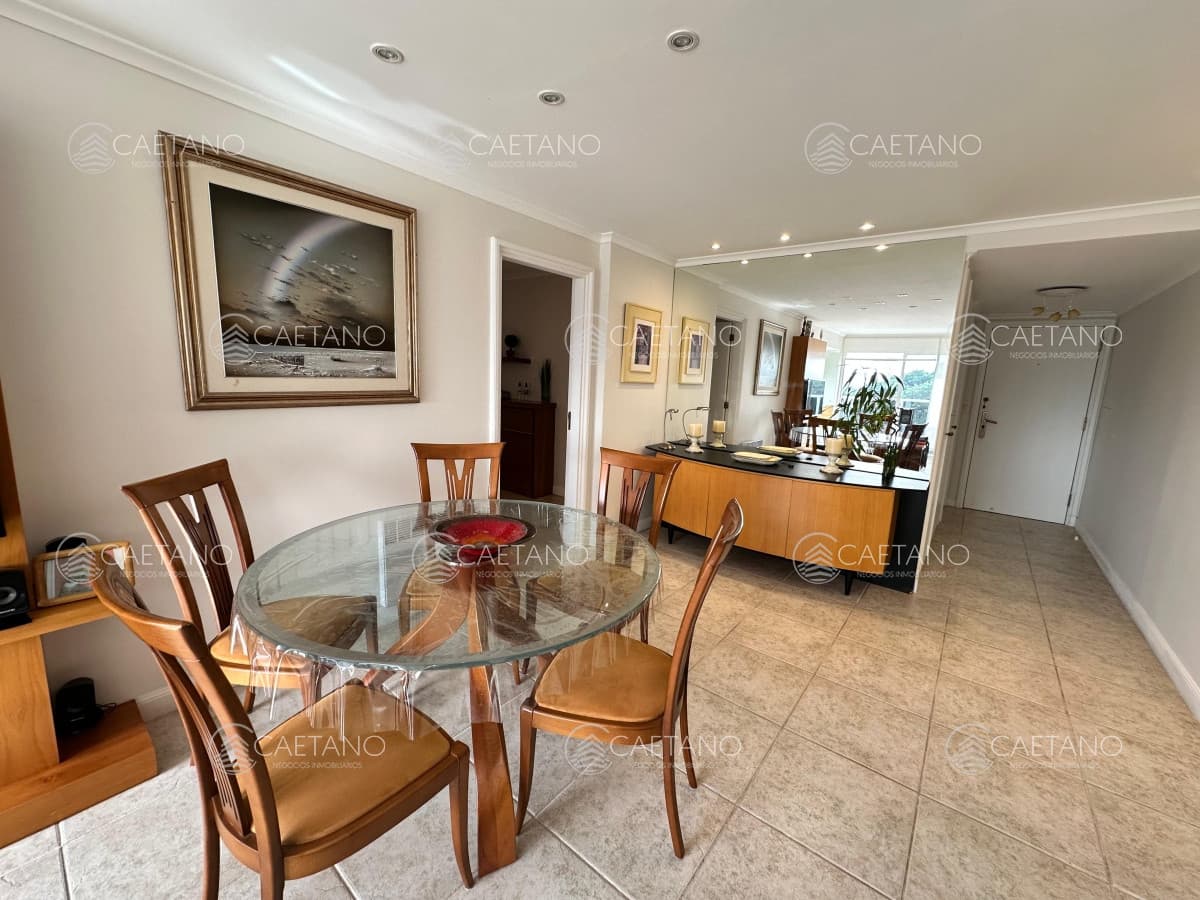 Apartamento de 2 dormitorios y medio en Playa Brava , Punta del este