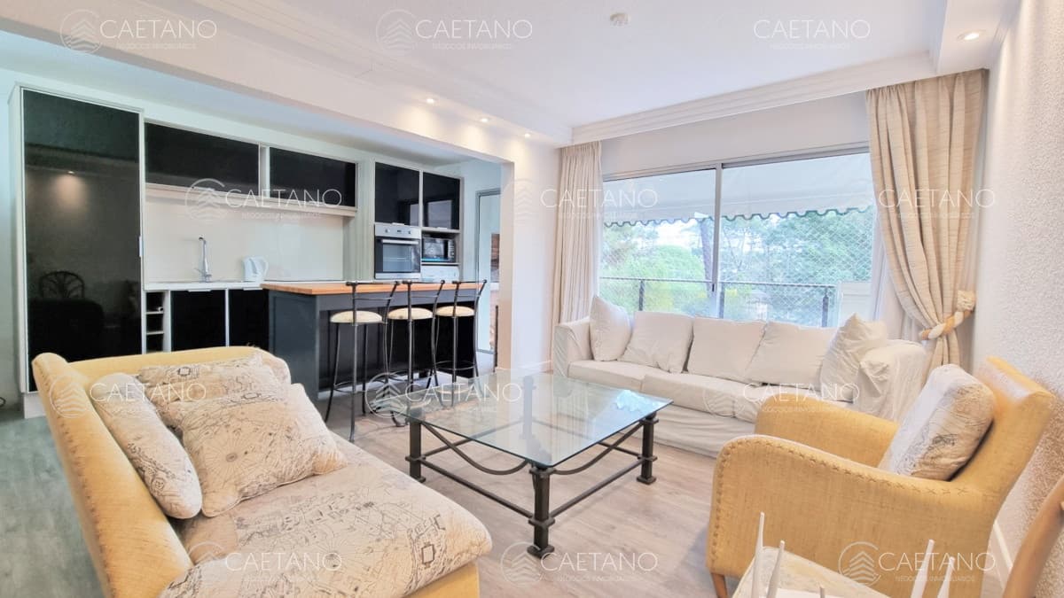 Vende departamento de 2 dormitorios en Mansa - Punta del Este