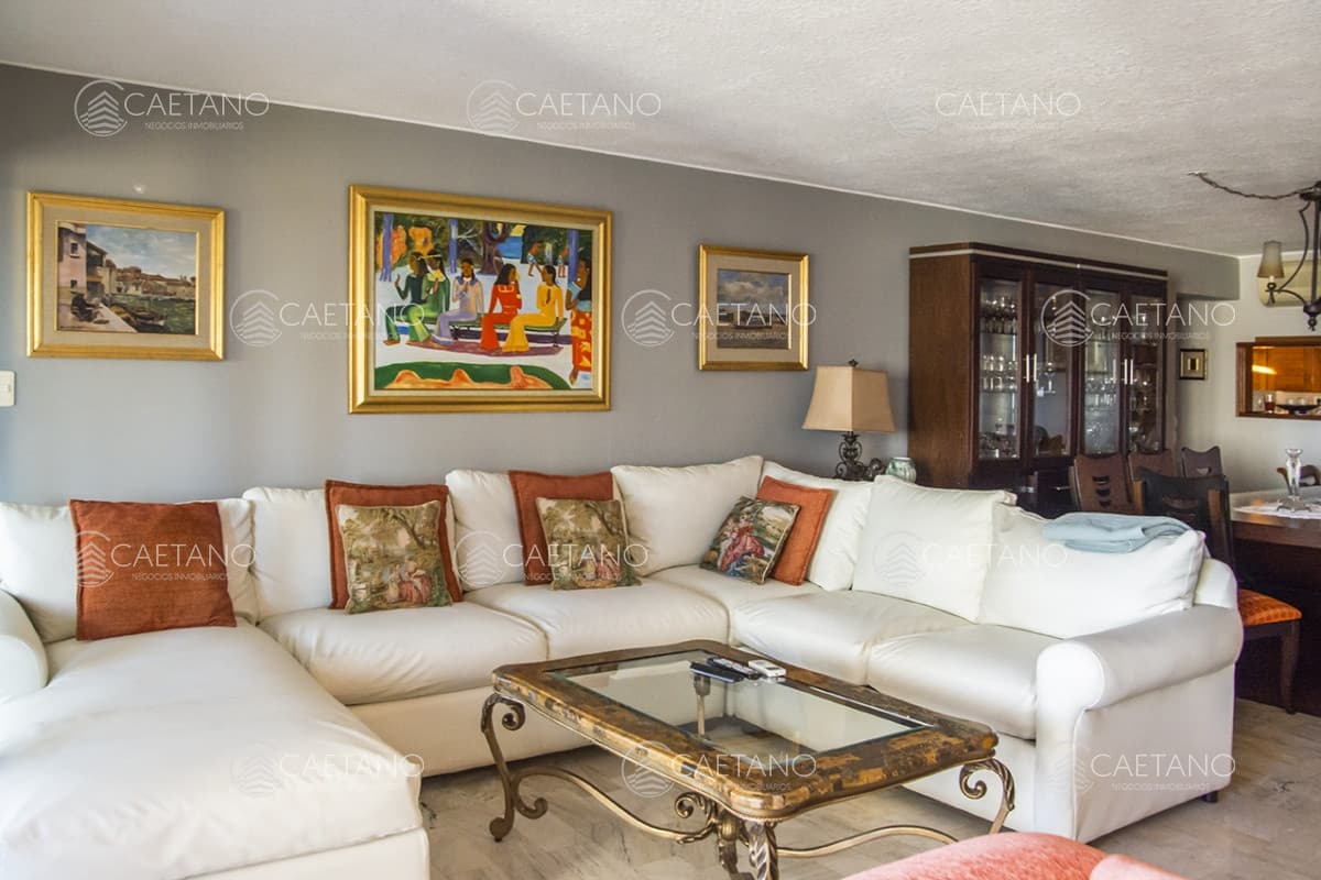 Apartamento en Roosevelt Center de 3 dormitorios mas dependencia