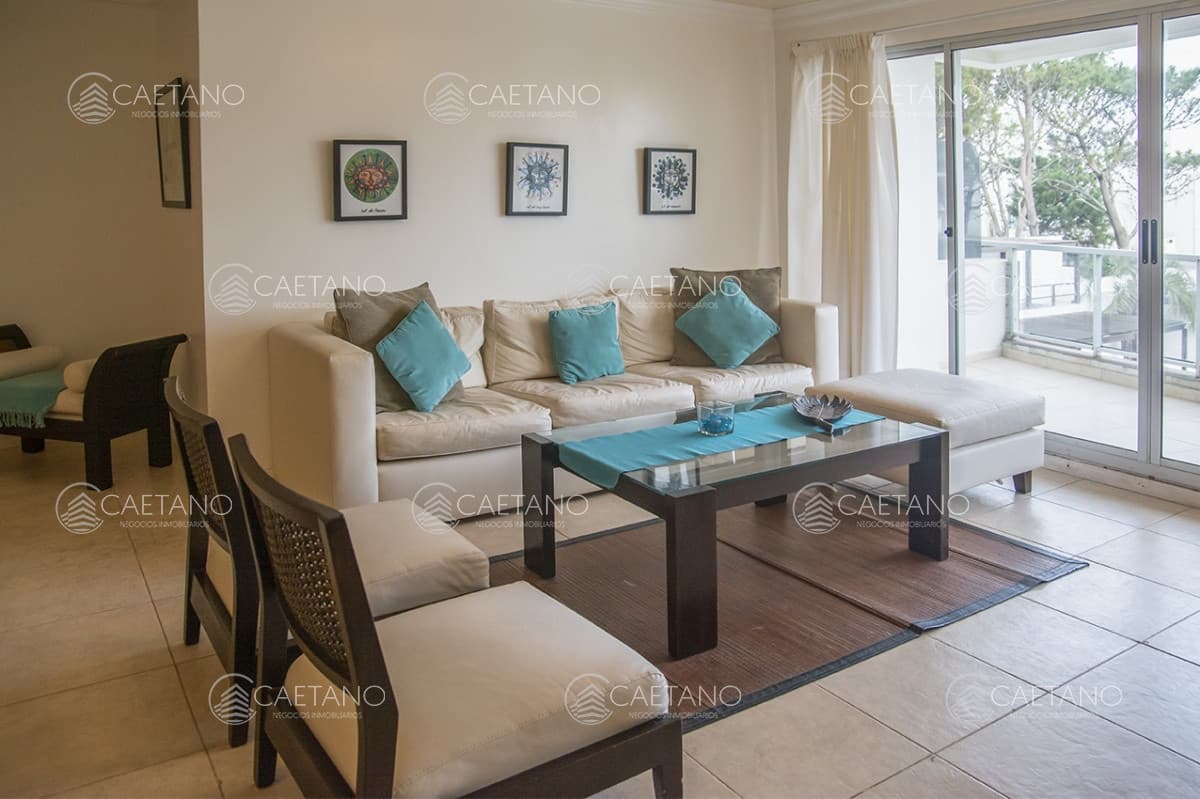 Departamento en venta a metros de Playa Mansa