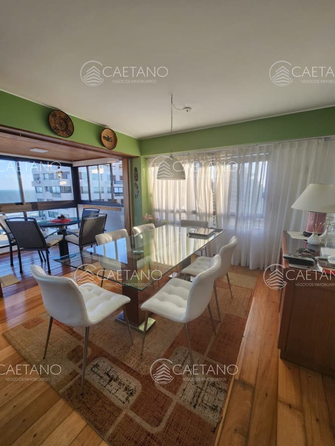 Apartamento en venta frente al mar, 3 dormitorios. Parquemar Center