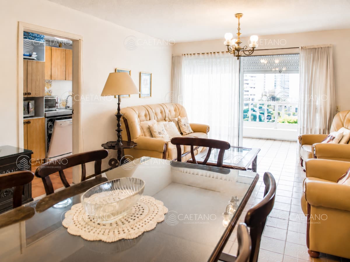 Vende apartamento de 2 dormitorios con vista al mar en Estrella de Mar , Punta del Este